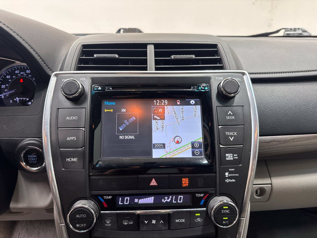 Used 2015 Toyota Camry XLE w/ Moonroof Package FWD image 17