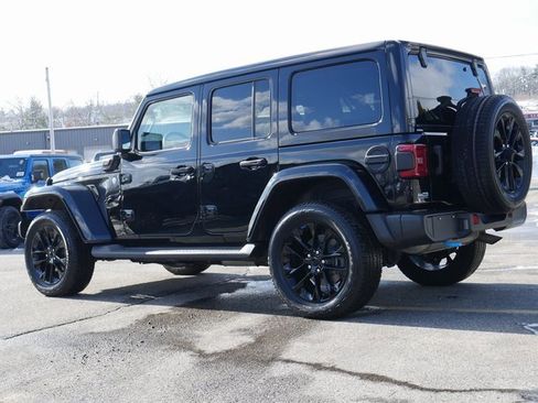 Used 2023 Jeep Wrangler Unlimited Sahara w/ Cold Weather Group image 4