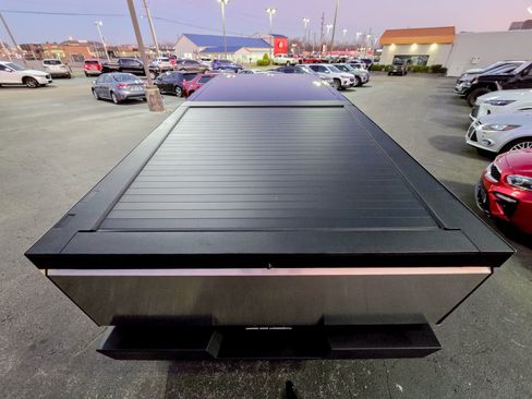 Used 2025 Tesla Cybertruck AWD Crew Cab image 12