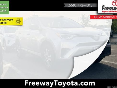 Used 2018 Toyota RAV4 LE image 1