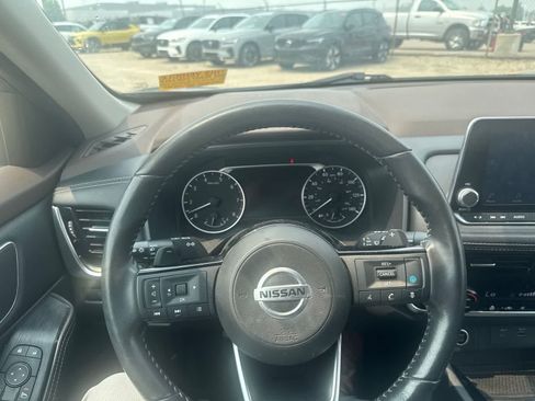 Used 2021 Nissan Rogue SV w/ Premium Package AWD/4WD image 18