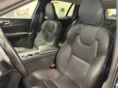 Used 2020 Volvo V60 T5 Cross Country w/ Protection Package Premier image 16