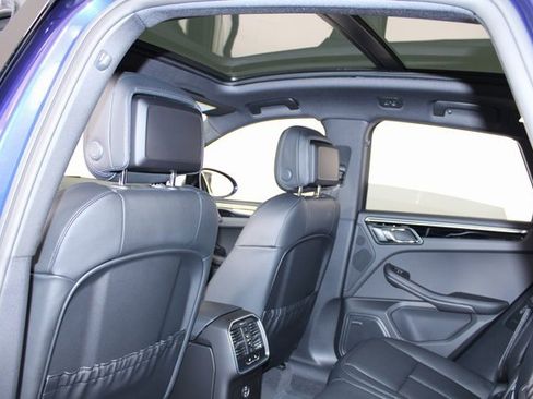 Certified 2025 Porsche Macan image 19