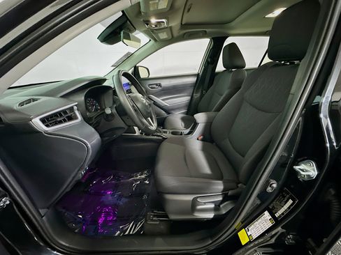 Used 2024 Toyota Corolla Cross LE w/ Moonroof Package image 12