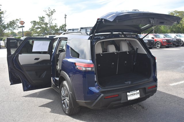 Used 2024 Nissan Pathfinder SV AWD/4WD image 17