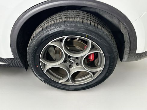 Used 2022 Alfa Romeo Stelvio Ti image 11