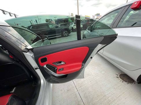 Used 2021 Mercedes-Benz CLA 250 4MATIC image 11