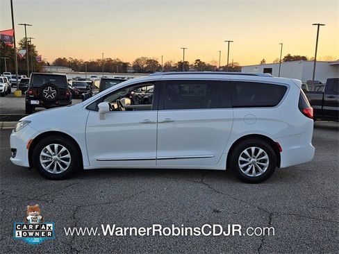 Used 2018 Chrysler Pacifica Touring-L image 4