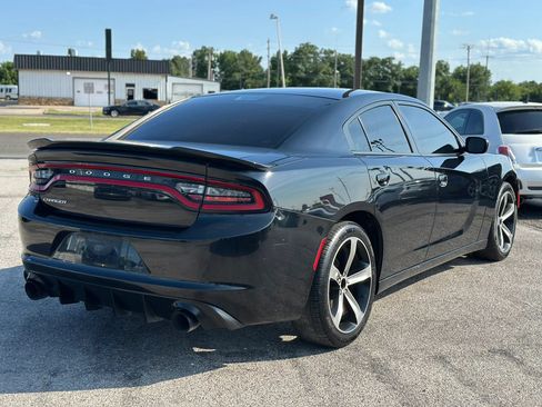 Used 2017 Dodge Charger SE RWD image 6