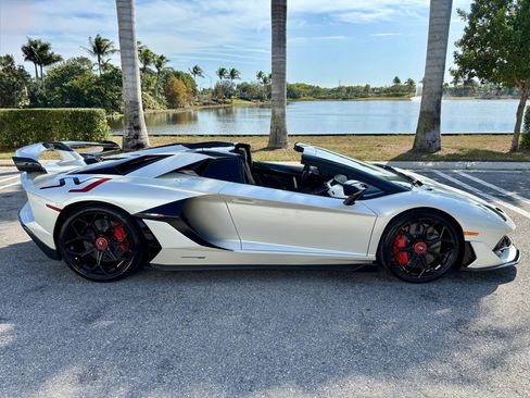 Used 2020 Lamborghini Aventador SVJ image 8