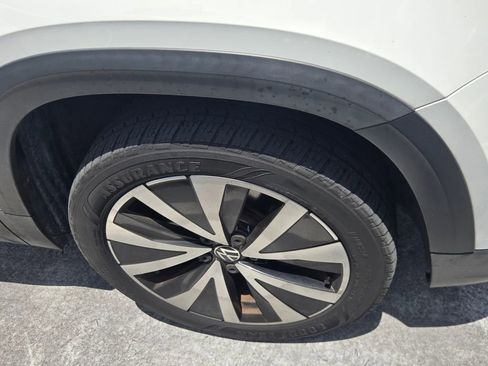 Used 2022 Volkswagen Taos SE FWD image 7