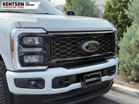 Used 2025 Ford F350 Lariat w/ Black Appearance Package AWD/4WD image 11