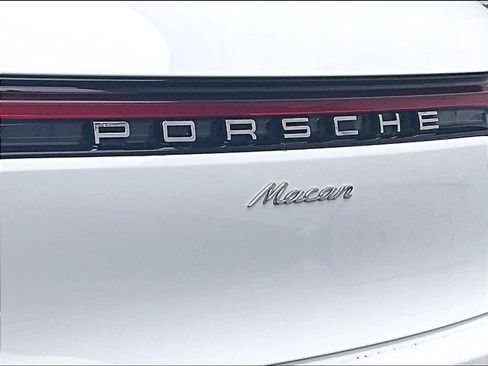 Certified 2024 Porsche Macan AWD/4WD image 13
