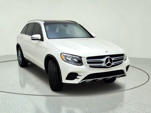 Used 2017 Mercedes-Benz GLC 300 4MATIC image 4