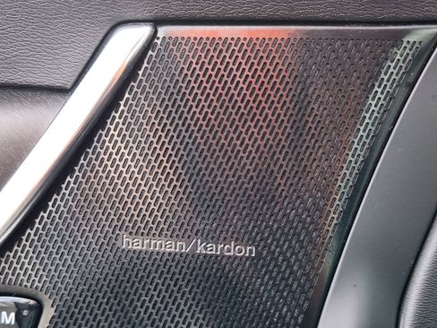 Used 2019 Volvo V90 T6 Cross Country image 13