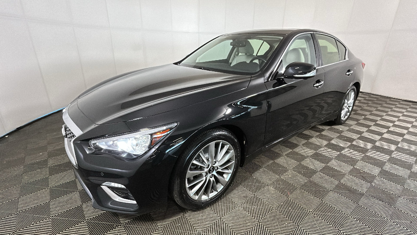 Used 2023 INFINITI Q50 Luxe AWD/4WD image 6