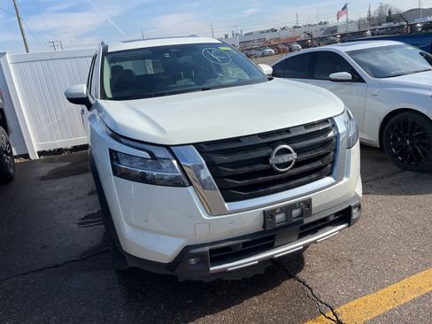 Used 2022 Nissan Pathfinder Platinum image 22