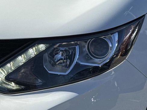 Used 2019 Nissan Rogue Sport S image 10