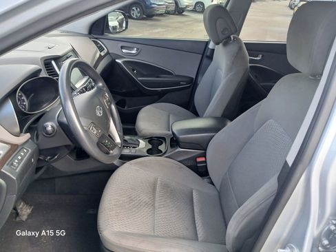 Used 2017 Hyundai Santa Fe SE AWD/4WD image 9