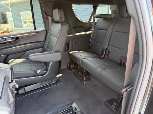 Used 2025 Chevrolet Suburban High Country AWD/4WD image 39