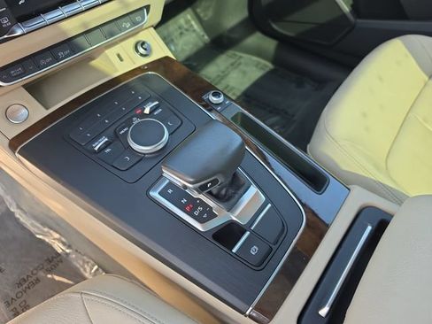 Used 2019 Audi Q5 2.0T Premium w/ Convenience Package AWD/4WD image 21
