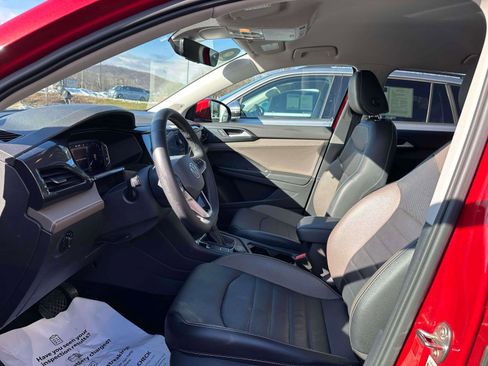 Certified 2022 Volkswagen Taos SEL image 17