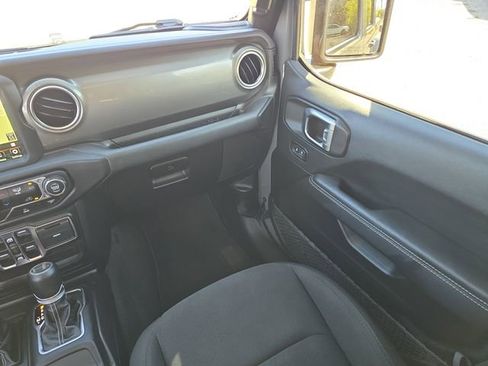 Used 2023 Jeep Gladiator Overland image 12
