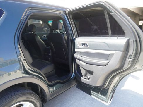 Used 2016 Ford Explorer XLT w/ Equipment Group 202A AWD/4WD image 36