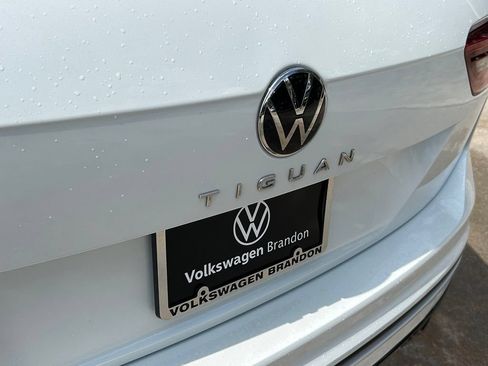Certified 2024 Volkswagen Tiguan SE R-Line FWD image 31