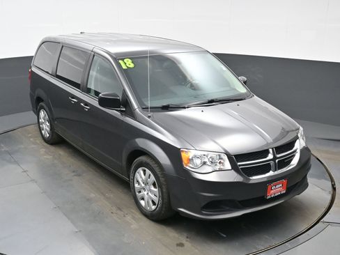 Used 2018 Dodge Grand Caravan SE w/ UConnect Hands-Free Group image 38
