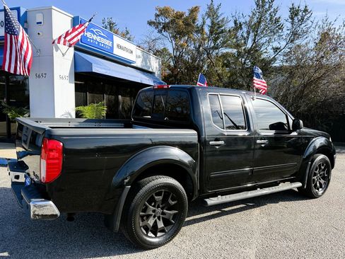 Used 2014 Nissan Frontier SL image 10