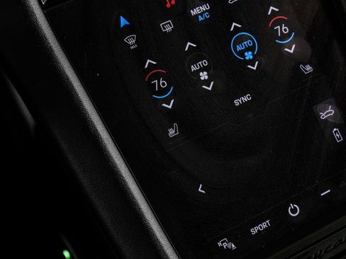 Used 2020 Porsche Taycan 4S image 21