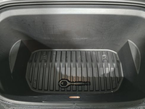 Used 2022 Tesla Model Y Long Range image 19