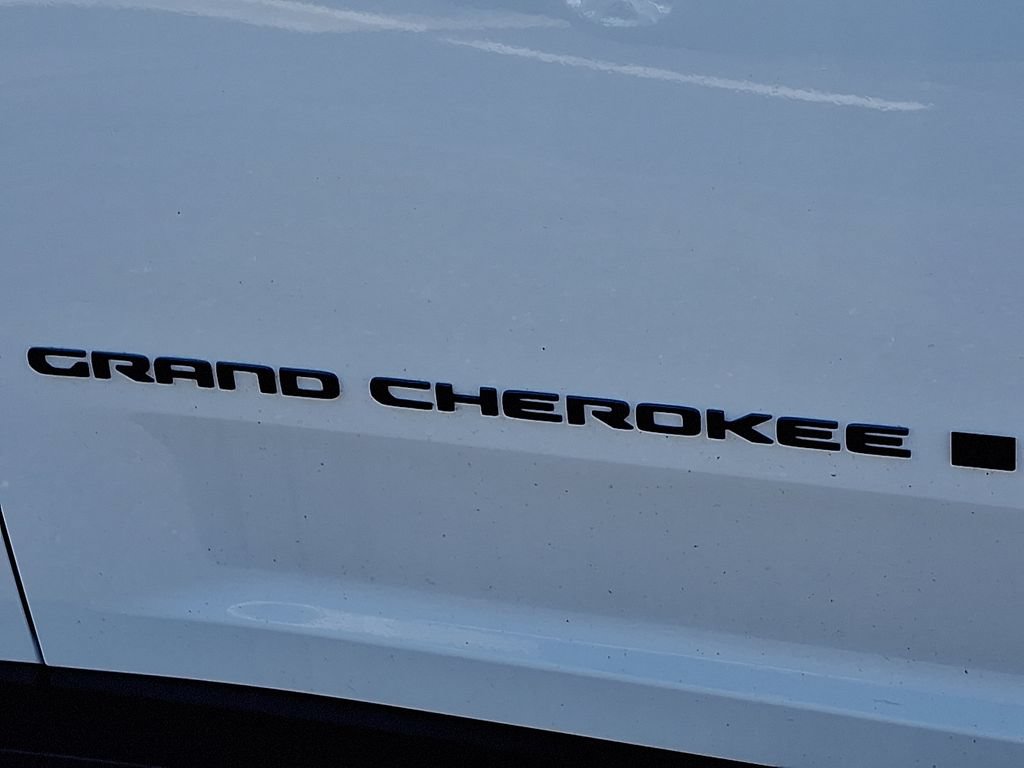 Used 2023 Jeep Grand Cherokee Trailhawk AWD/4WD image 32