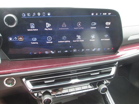 Used 2024 Chevrolet Traverse RS AWD/4WD image 32