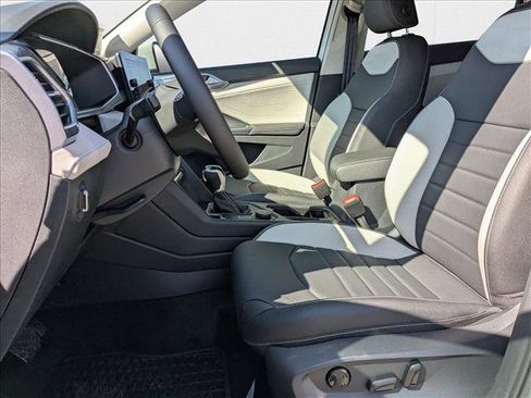 New 2025 Volkswagen Taos SEL image 4