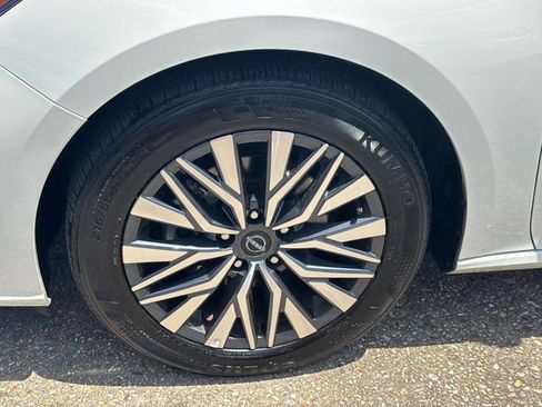 Used 2025 Nissan Altima 2.5 SV FWD image 5