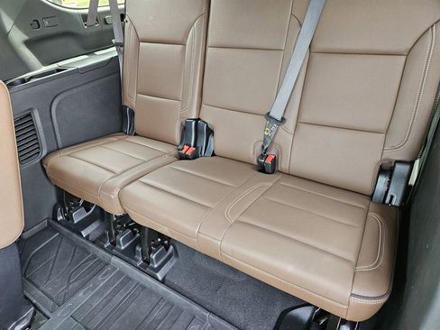 Used 2025 Chevrolet Suburban High Country AWD/4WD image 37