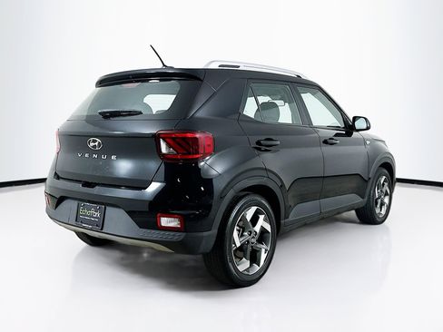 Used 2025 Hyundai Venue SEL image 9
