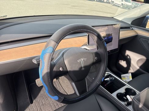 Used 2024 Tesla Model Y Long Range image 3