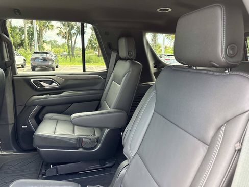Used 2022 Chevrolet Tahoe Z71 w/ Luxury Package AWD/4WD image 11