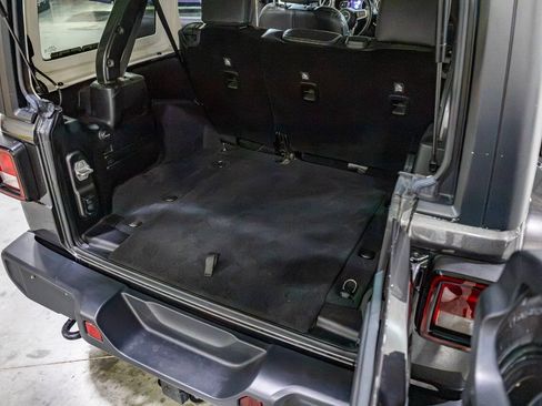 Used 2019 Jeep Wrangler Unlimited Sahara AWD/4WD image 37
