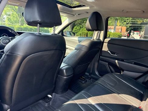 Used 2022 Hyundai Elantra Limited w/ Cargo Package FWD image 11