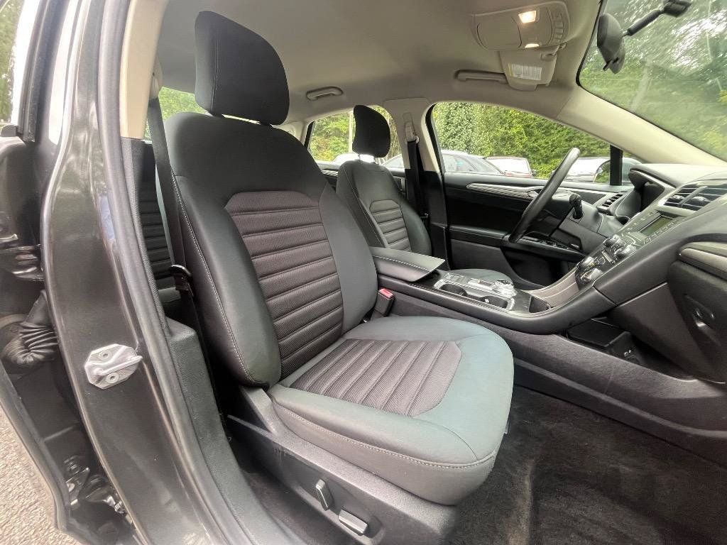 Used 2018 Ford Fusion SE FWD image 38