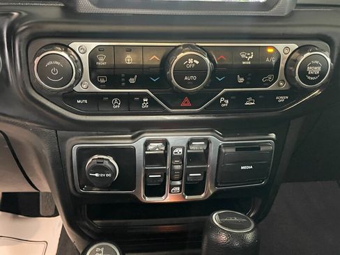 Used 2020 Jeep Gladiator Overland AWD/4WD image 19