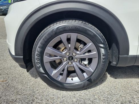 Certified 2022 Ford Explorer XLT w/ Equipment Group 202A RWD image 5