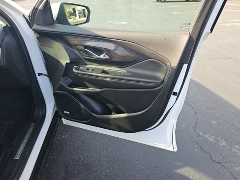 Used 2022 GMC Terrain Denali image 23