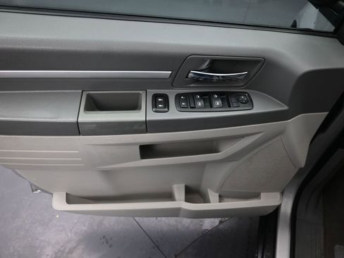 Used 2010 Dodge Grand Caravan SE w/ Climate Group FWD image 18
