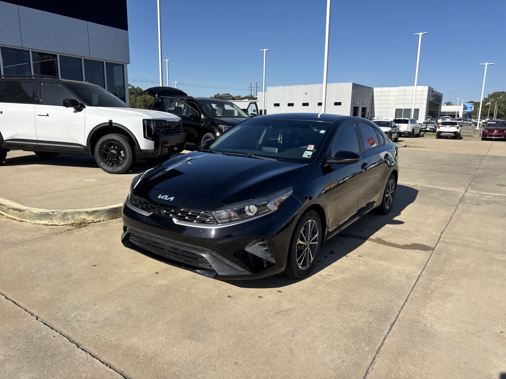 Used 2022 Kia Forte LXS w/ LXS Technology Package FWD image 3