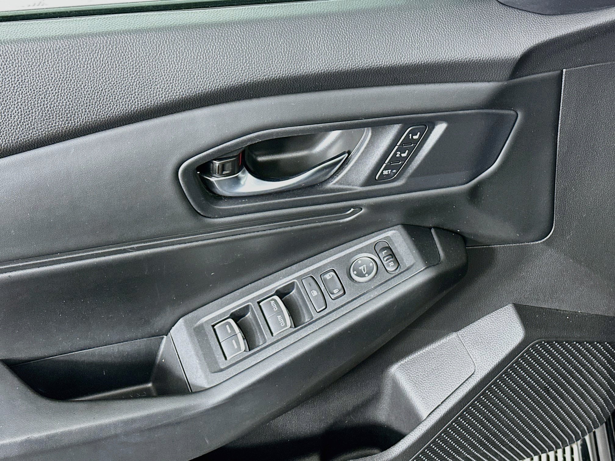 Used 2024 Honda Accord EX-L image 15
